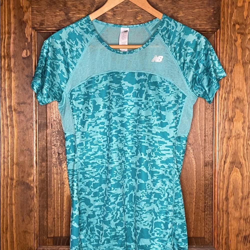 New Balance women’s S NWOT turquoise athletic top